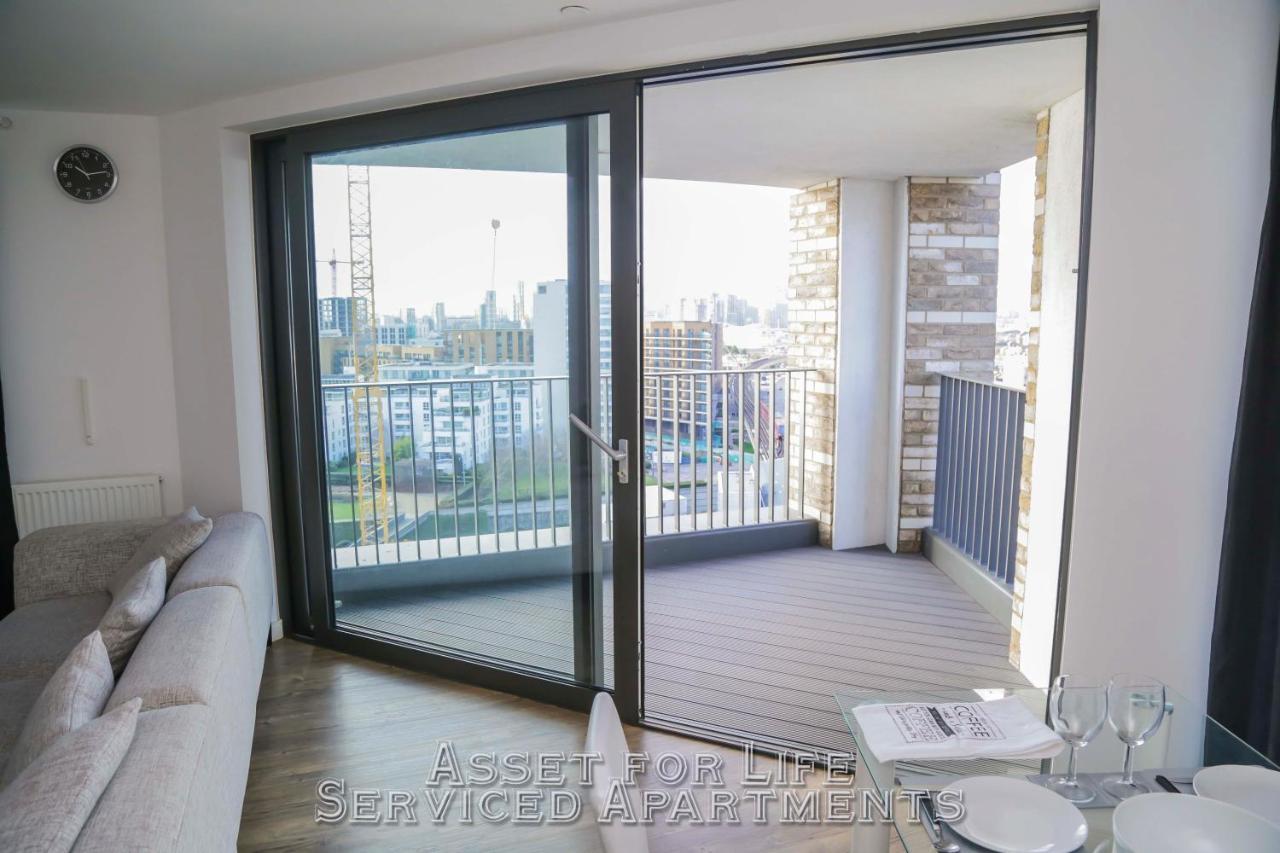 Pontoon Dock Key Workers Apartment Londres Exterior foto