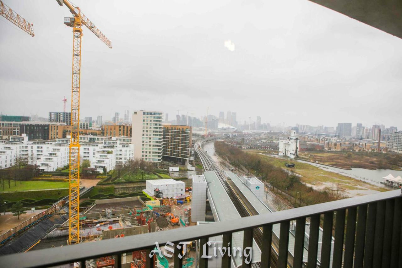 Pontoon Dock Key Workers Apartment Londres Exterior foto